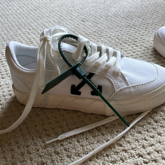 MUST SELL OFF WHITE white low vulcanized canvas black white - Picture 7 of 14